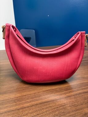 Go Forth Goods Small Nola - Fuchsia